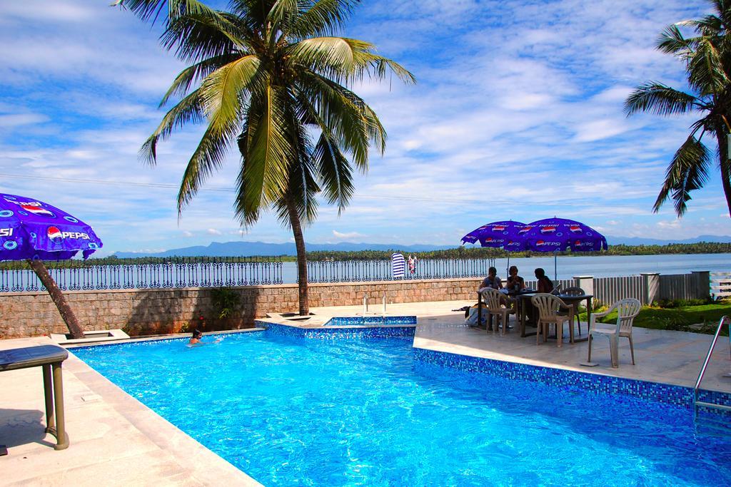Blue Waters Hotel Kundapur Luaran gambar