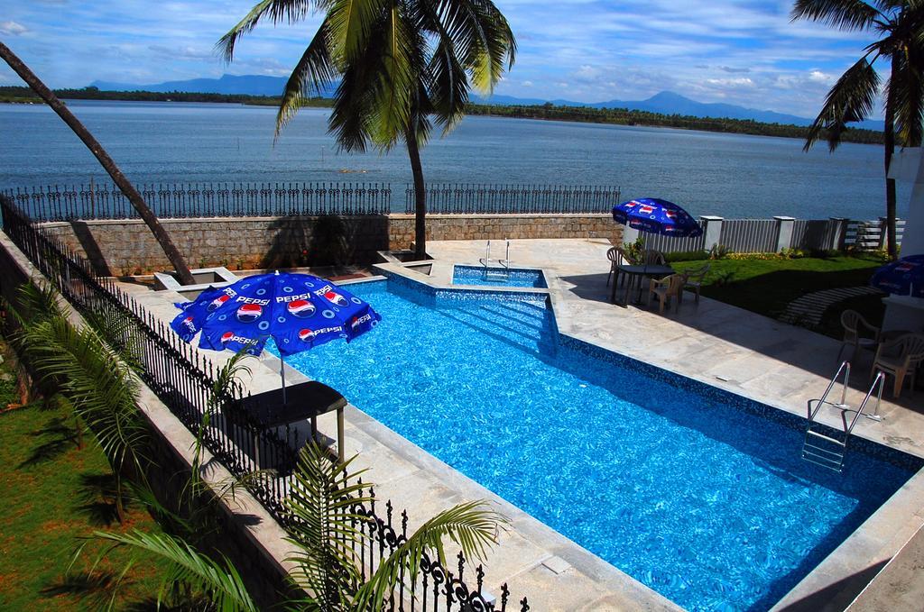 Blue Waters Hotel Kundapur Luaran gambar