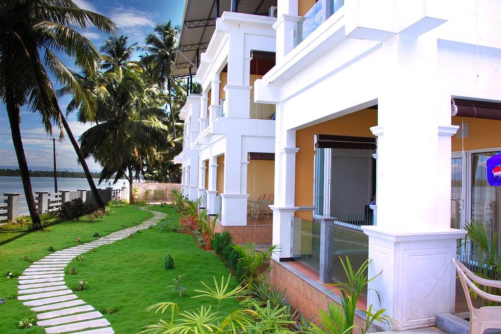 Blue Waters Hotel Kundapur Luaran gambar