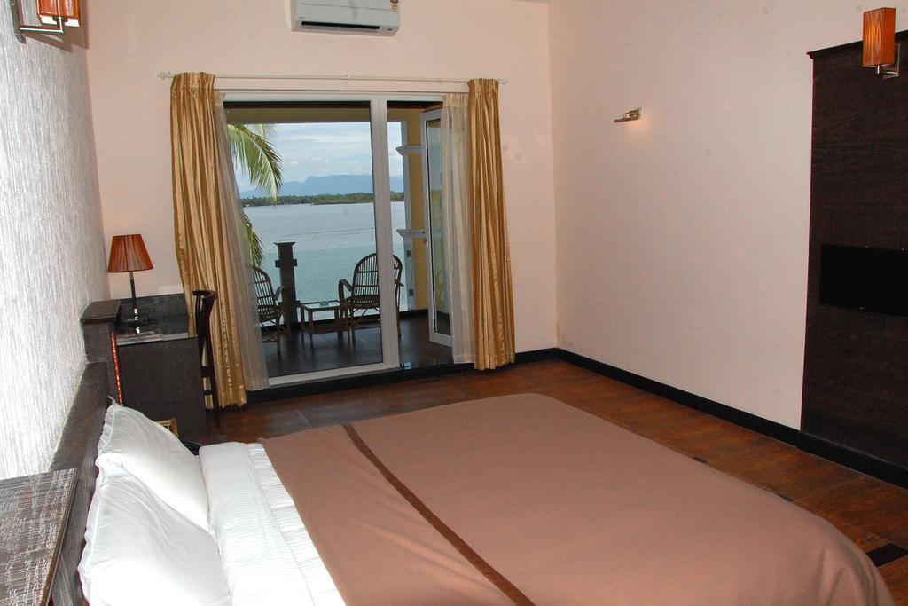 Blue Waters Hotel Kundapur Bilik gambar