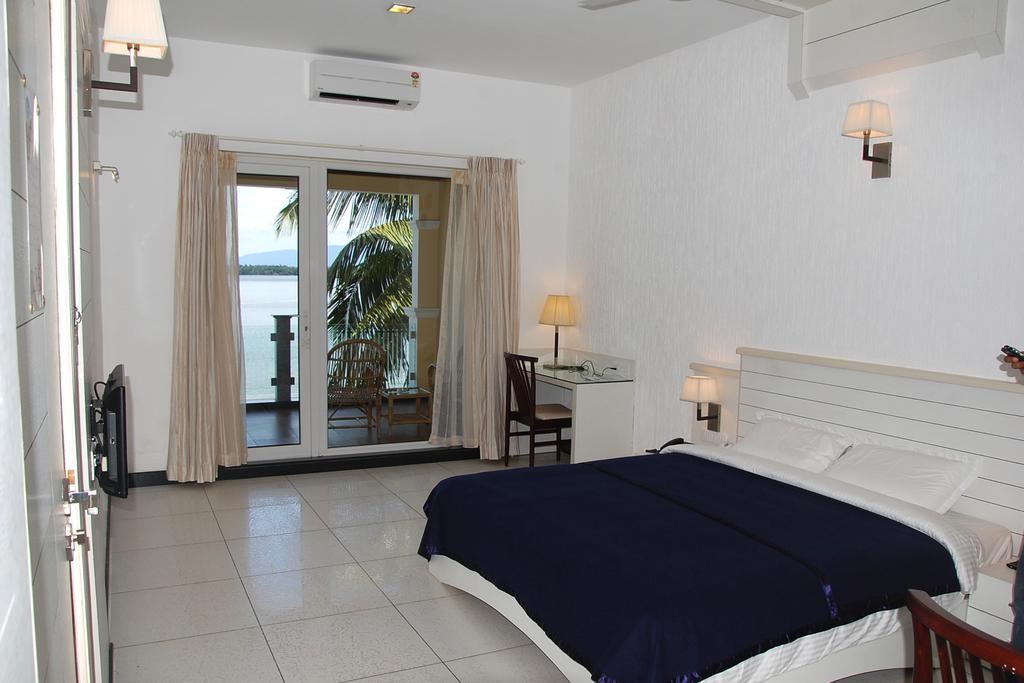 Blue Waters Hotel Kundapur Bilik gambar